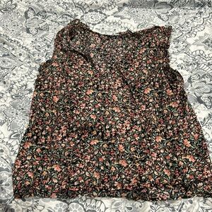 Women’s sleeveless shirt, like new